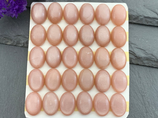 Peach Moonstone oval 10x14mm cabochon - Calibrated cabochons