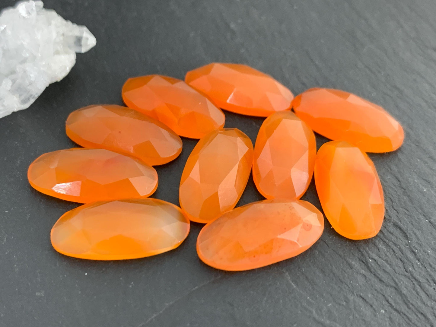 Faceted Carnelian oval 10x20mm cabochon - Calibrated cabochons