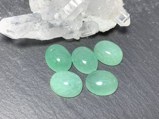 Green Aventurine oval 8x10mm cabochon - Calibrated cabochons
