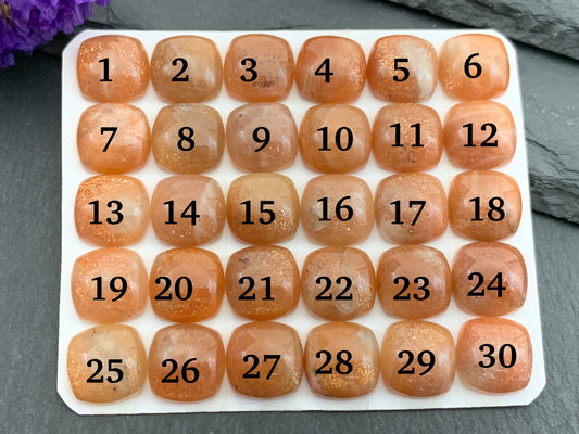 Goldsand Sunstone square cushion 12mm cabochon - Calibrated cabochons