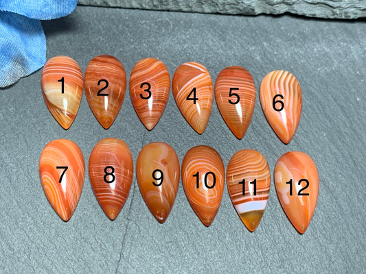 Red Agate with line pear 11x21mm cabochon - Calibrated cabochons