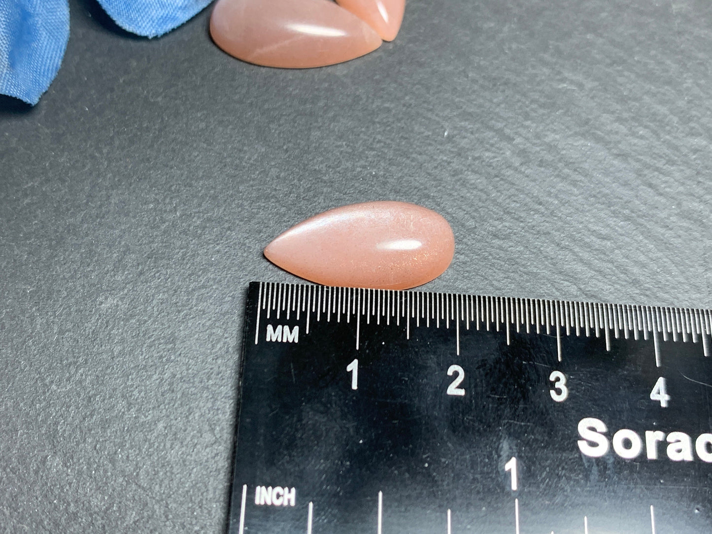 Goldsand Moonstone pear 10x20mm cabochon - Calibrated cabochons