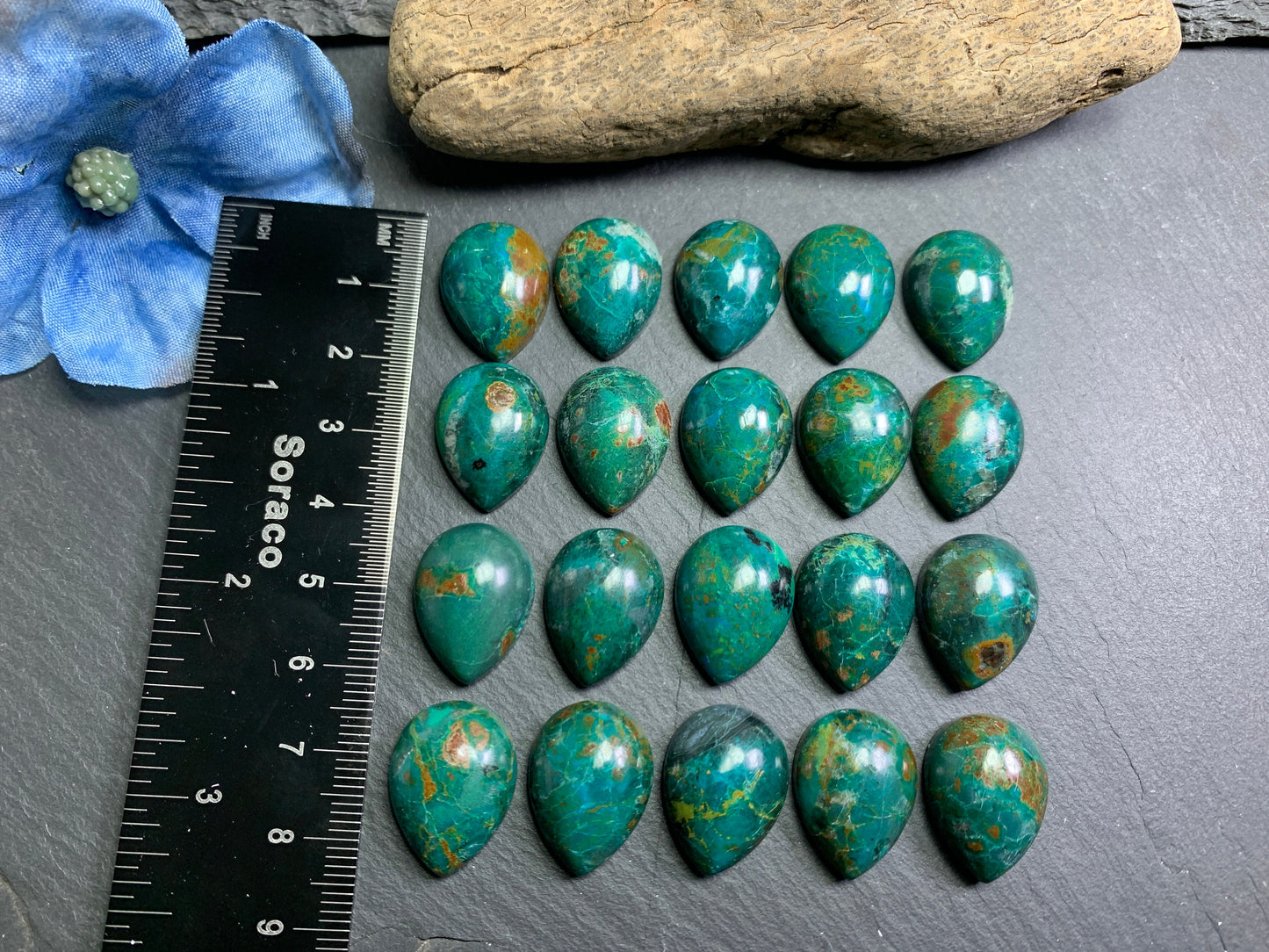 Chrysocolla pear 15x20mm cabochon (Peru)