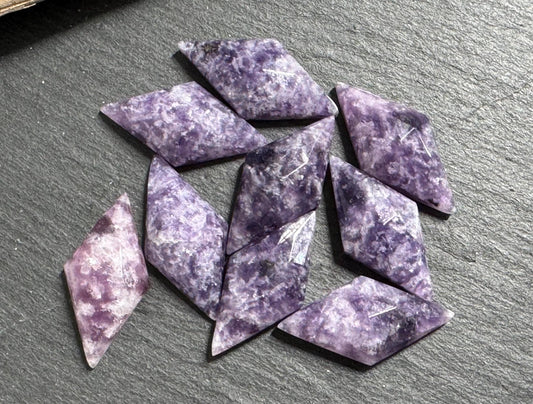 Faceted Lepidolite rhombus 10x20mm cabochon - Natural Lepidolite
