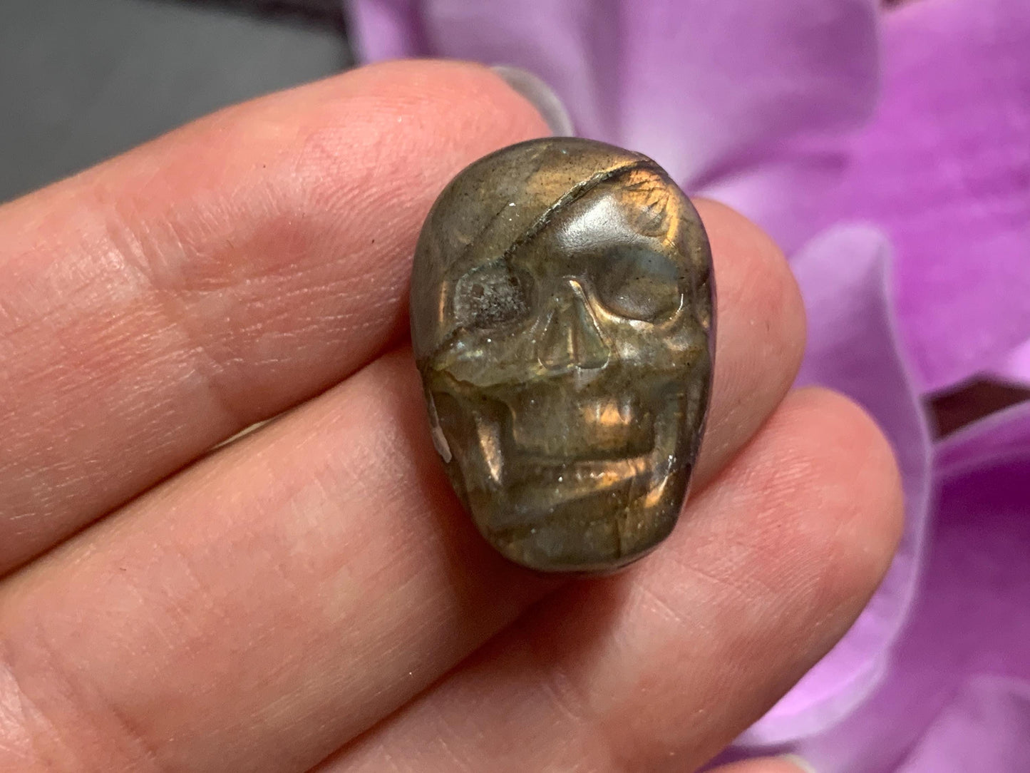 Labradorite Skull Carving, Rainbow Flash Crystal Skull, Gothic Crystal Decor, Witchy Jewelry: 15x22mm