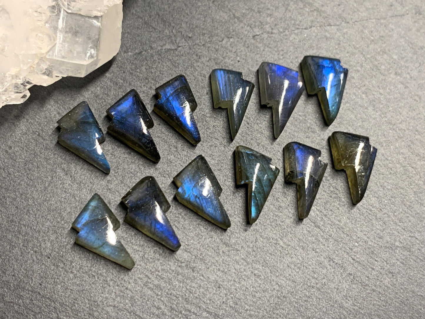 Labradorite lightning bolt 9x13mm cabochon - Single cabochon