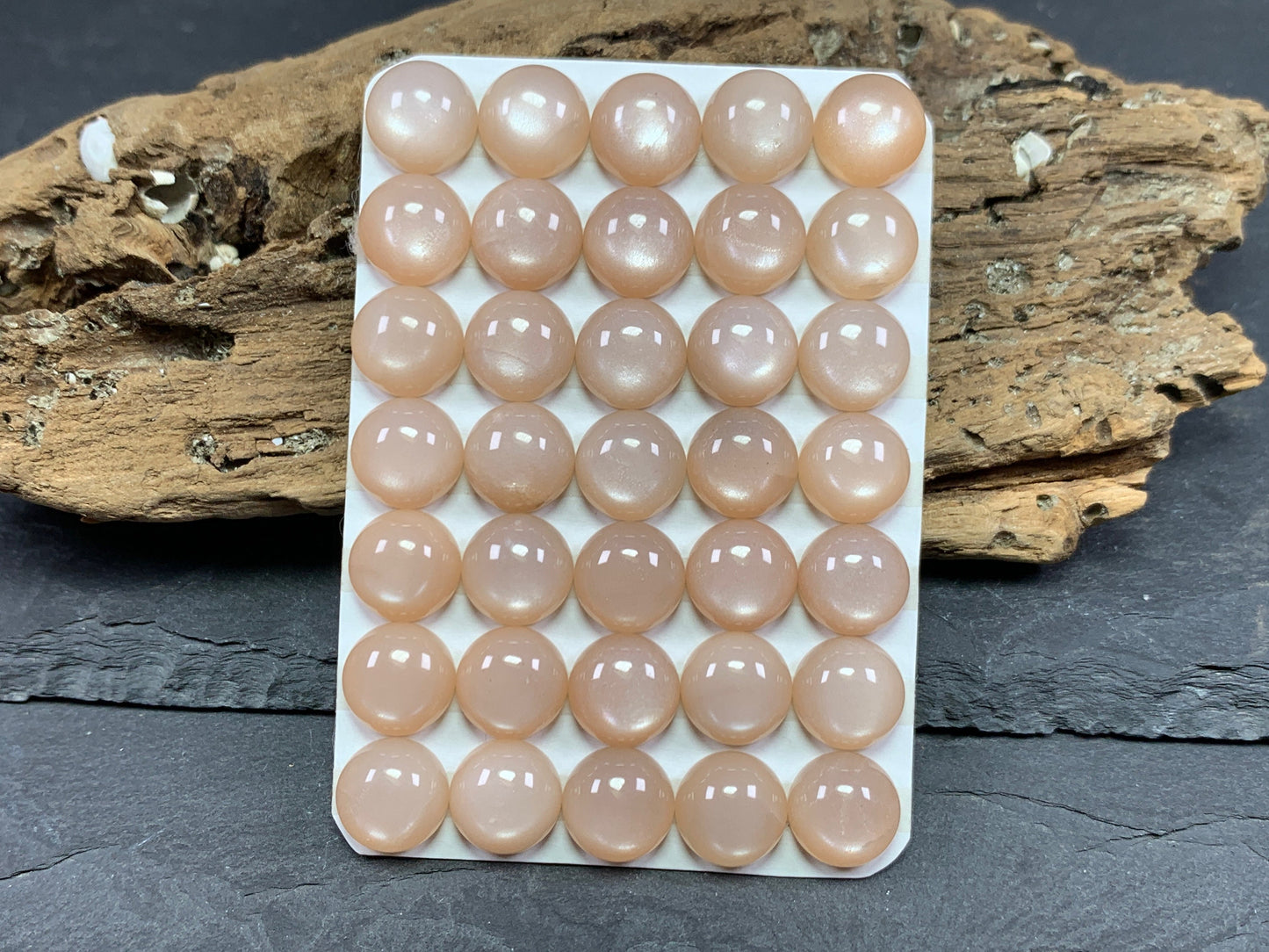 Peach Moonstone round 10mm cabochon - Calibrated cabochons