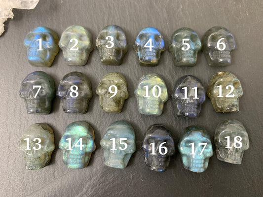 Labradorite skull 17- 18mm cabochon