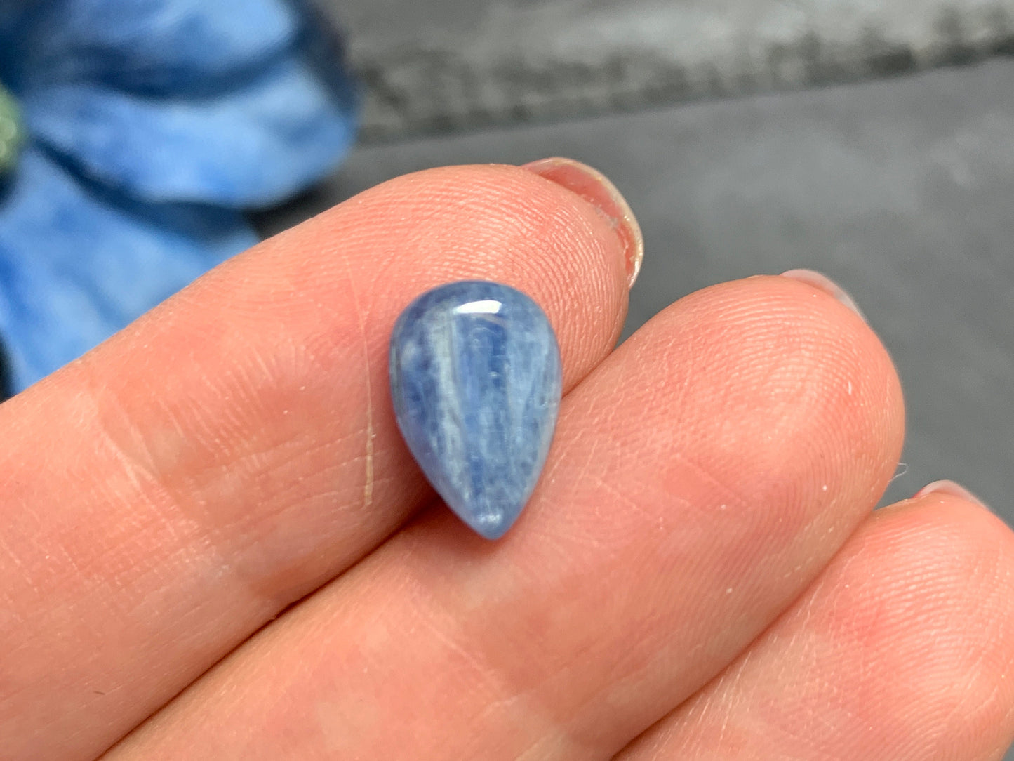 Kyanite pear 8x12mm cabochon