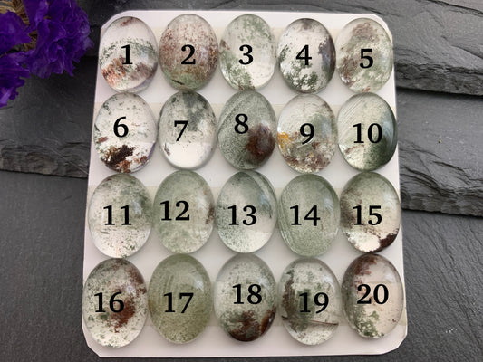 Green Phantom Crystal oval 12x16mm cabochon - Calibrated cabochons