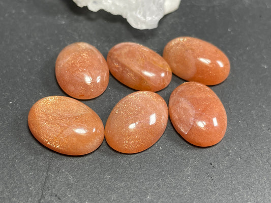 Goldsand Sunstone oval 13x18mm cabochon - Calibrated cabochons