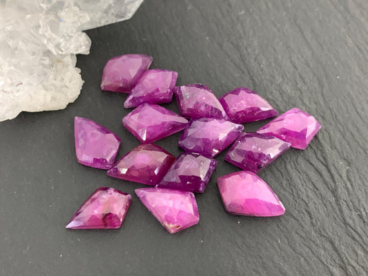 Faceted Sapphire kite 8x12mm cabochon - Second quality cabochon