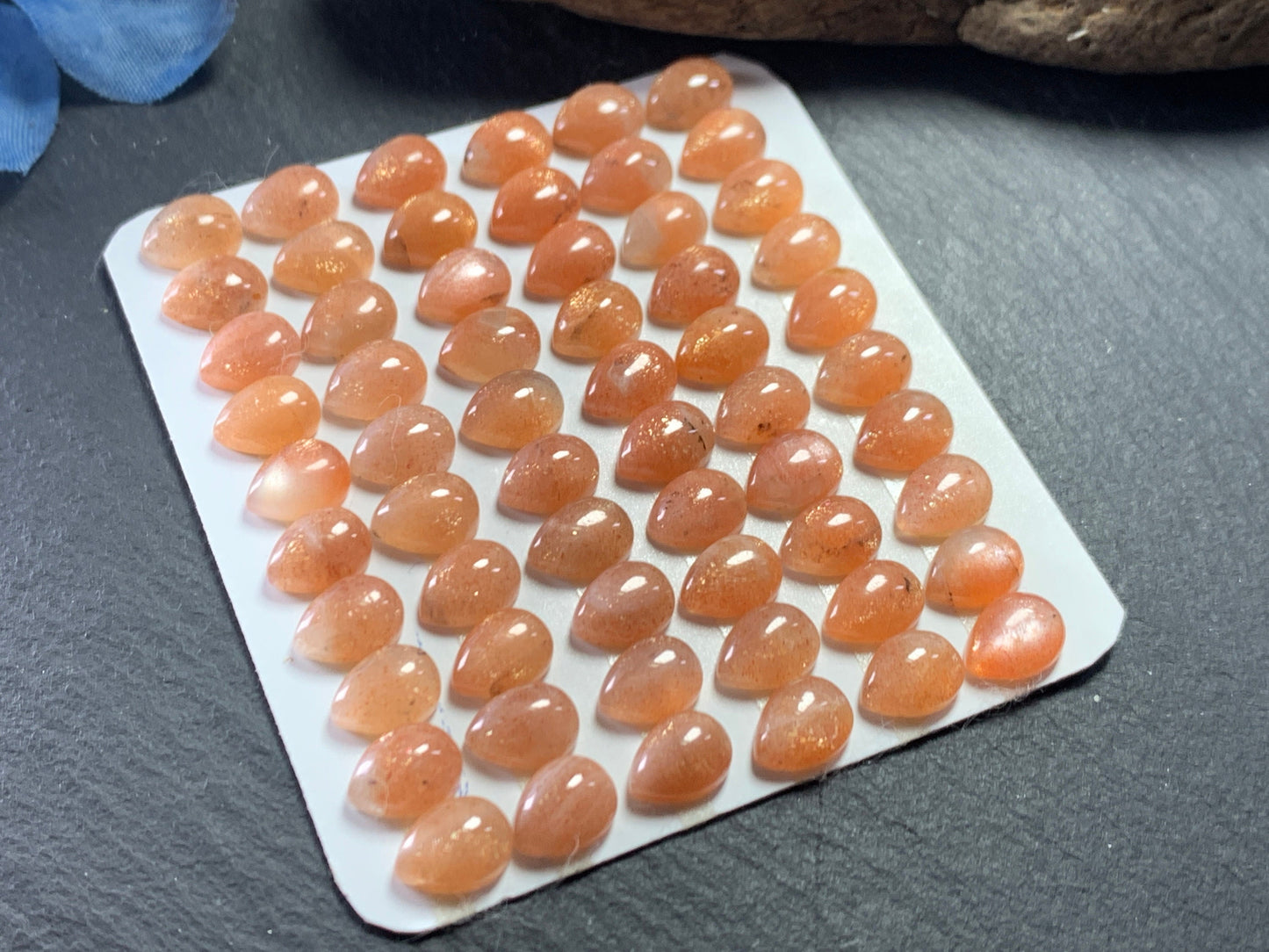 Goldsand Sunstone pear 6x8mm cabochon - Calibrated Cabochons