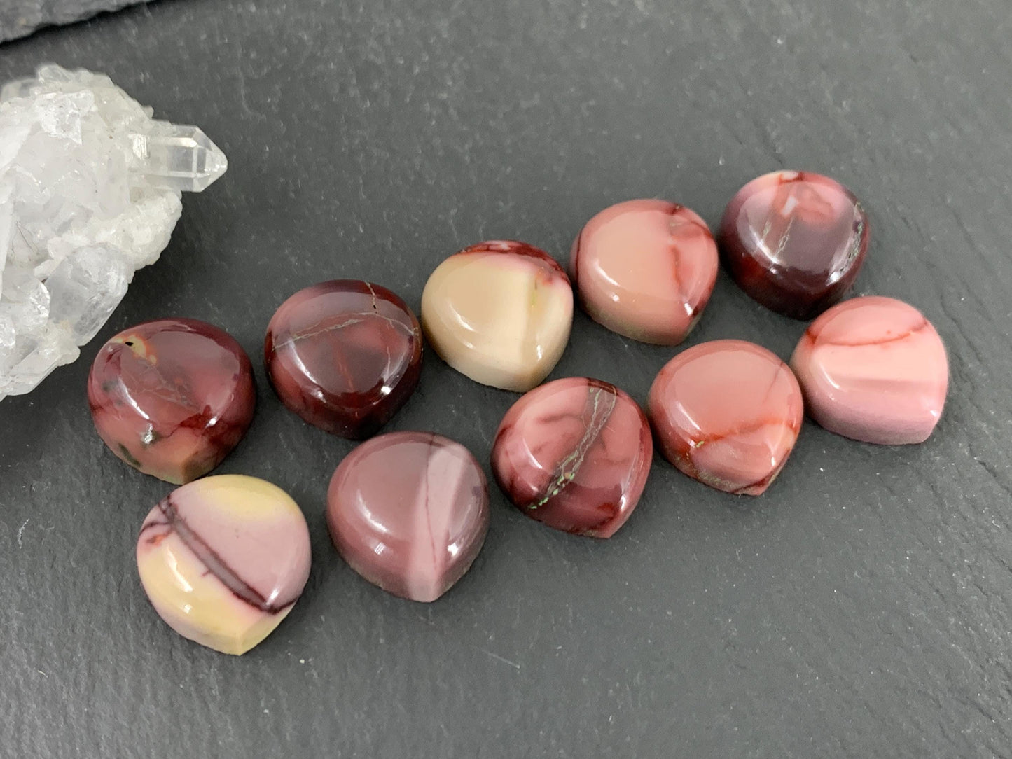 Mookaite Jasper pear 12mm cabochon