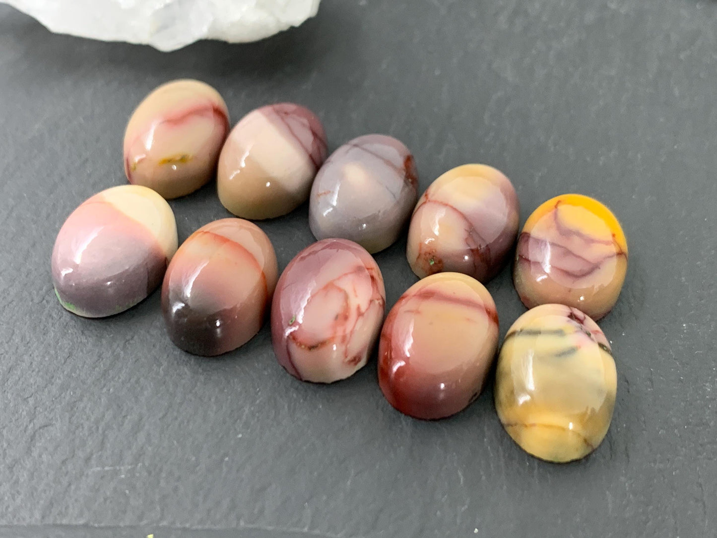 Mookaite oval 10x14mm cabochon