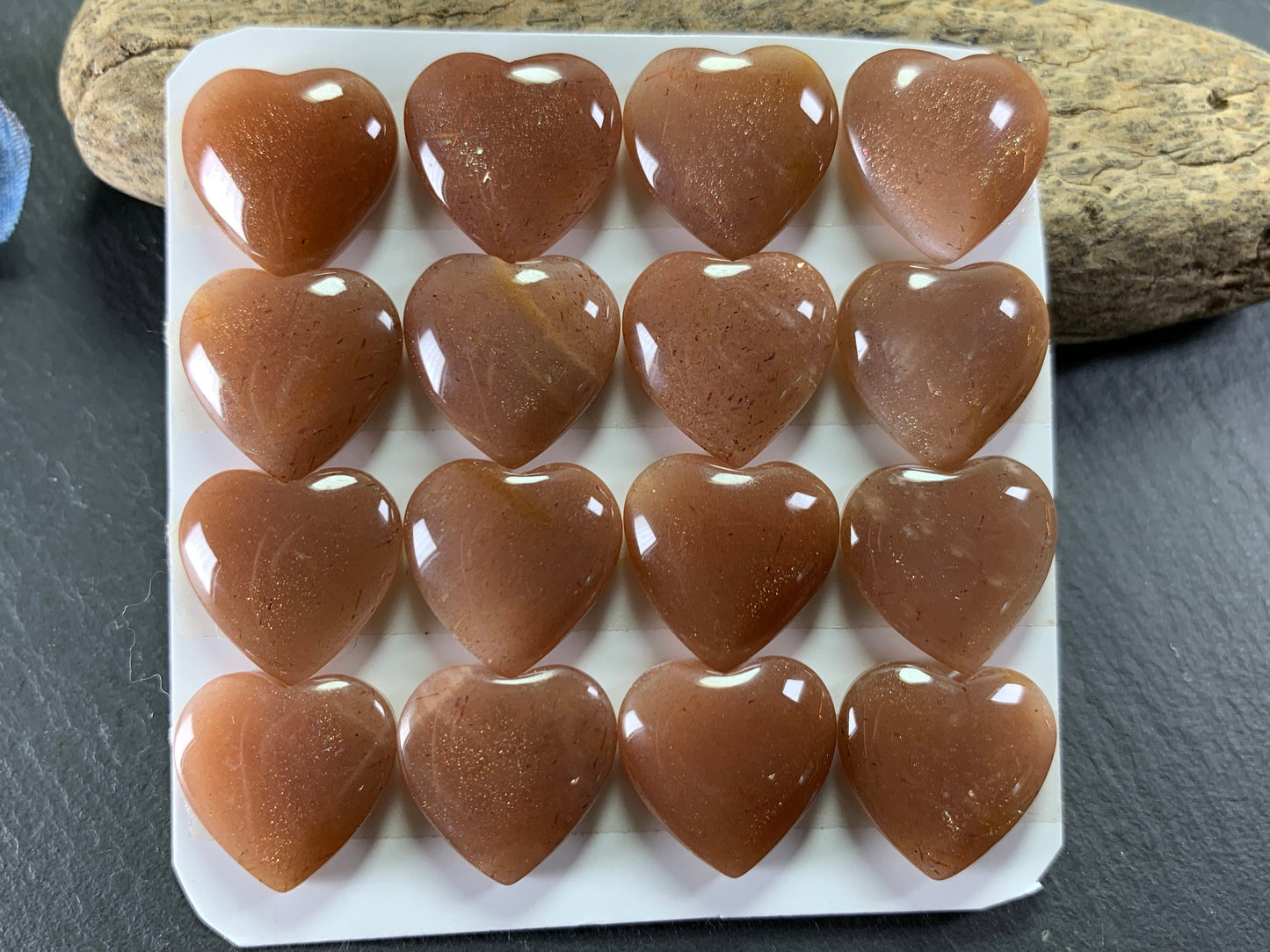 Goldsand Moonstone heart 15x15mm cabochon - Calibrated cabochons