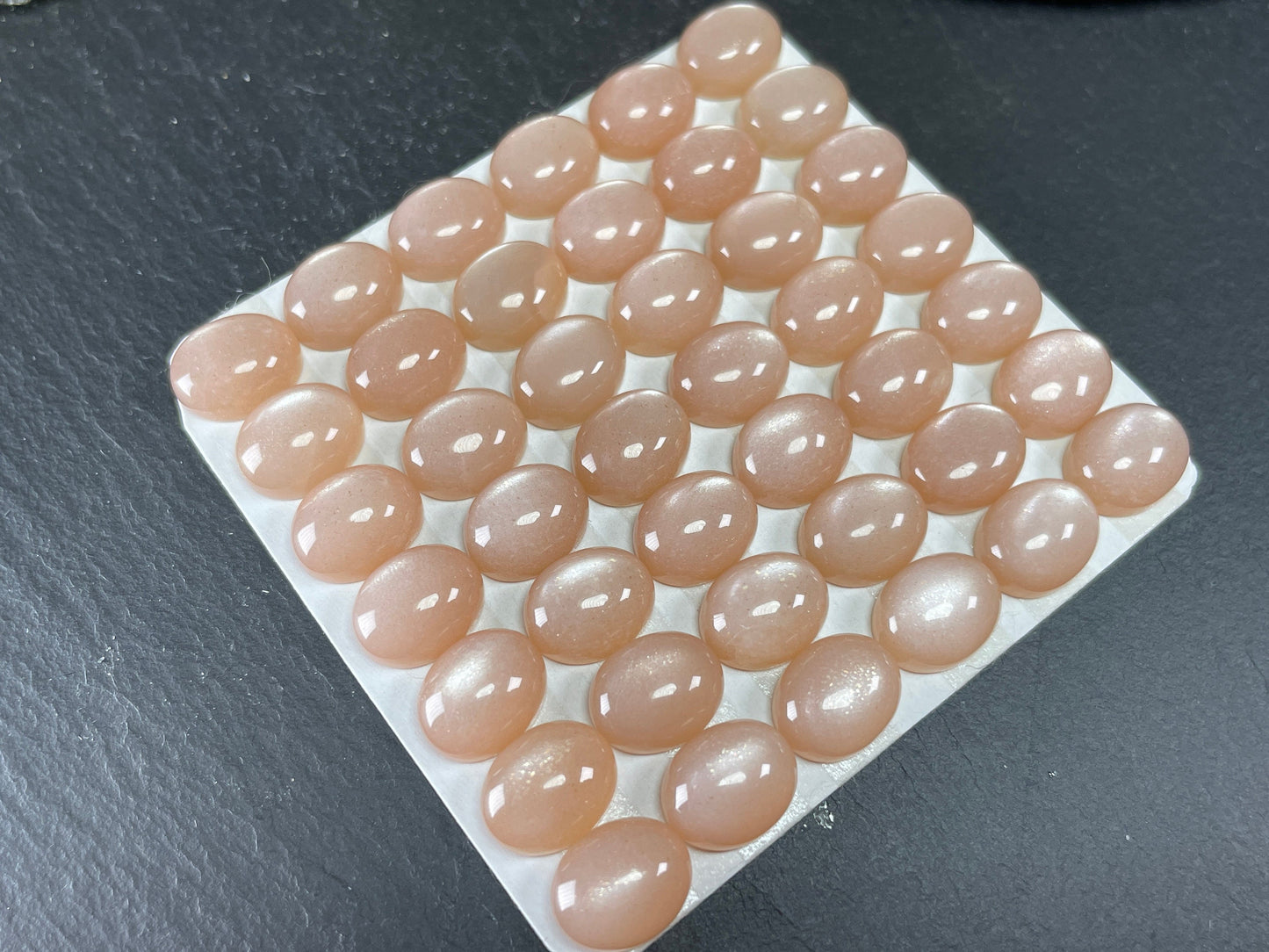 Peach Moonstone oval 8x10mm cabochon - Calibrated cabochons