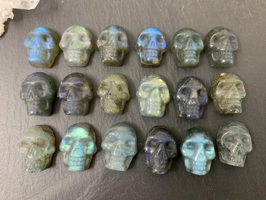 Labradorite skull 17- 18mm cabochon