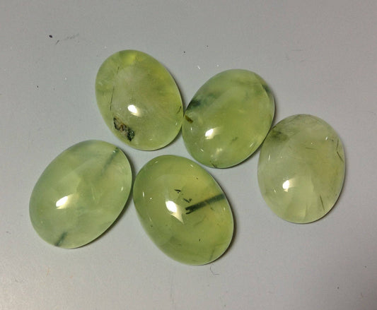 Prehnite oval 15x20mm cabochon - Calibrated cabochons