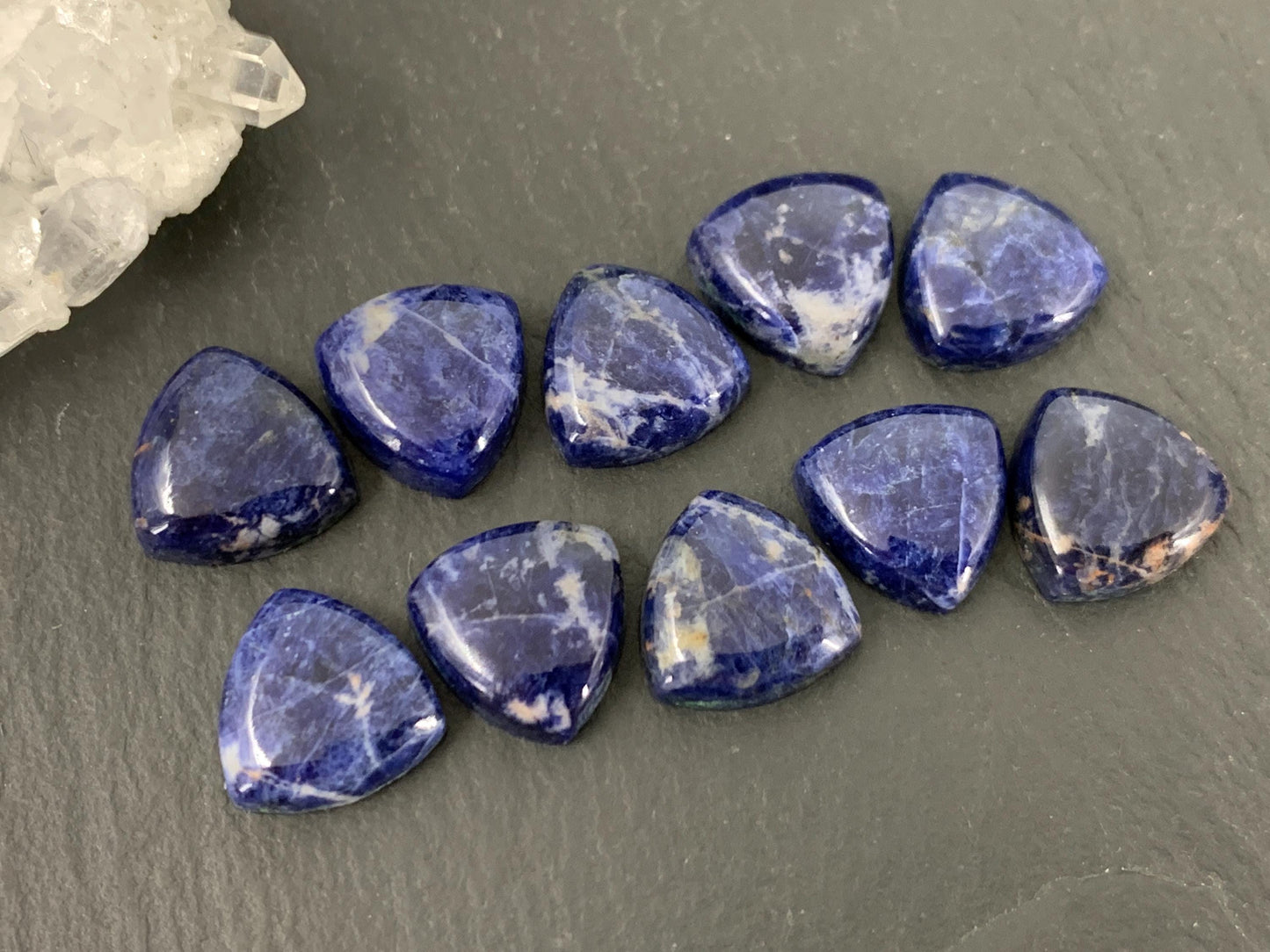 Sodalite trillion 12mm cabochon