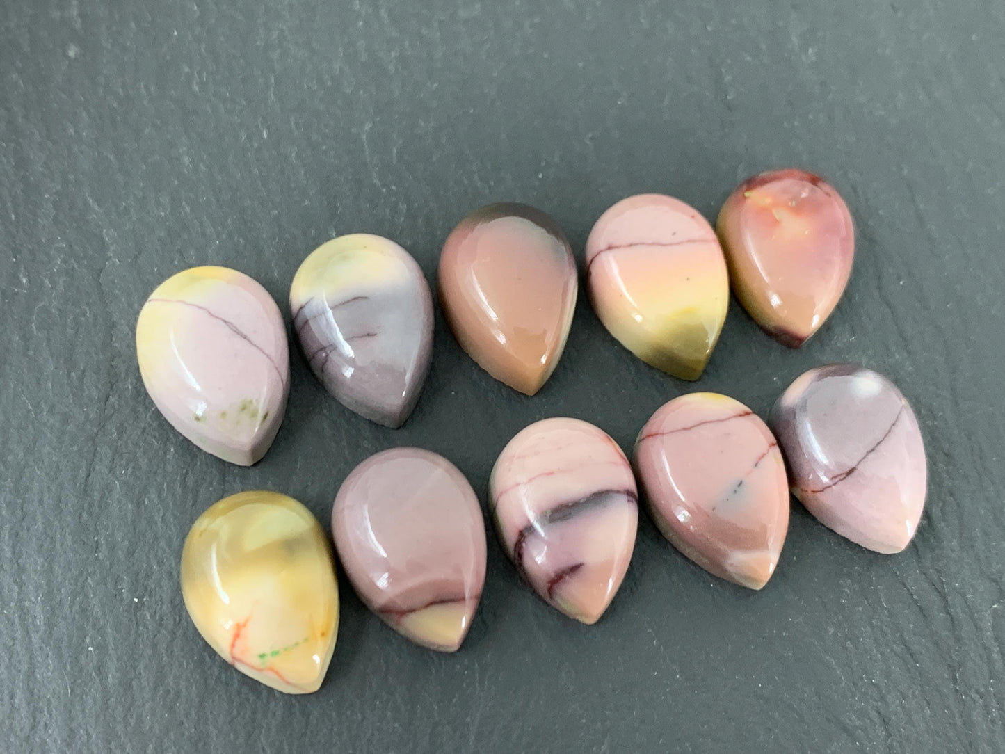 Mookaite Jasper pear 10x14mm cabochon