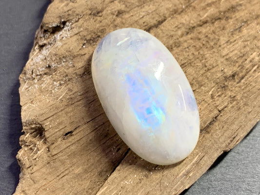 Rainbow Moonstone oval 29x18x8mm cabochon