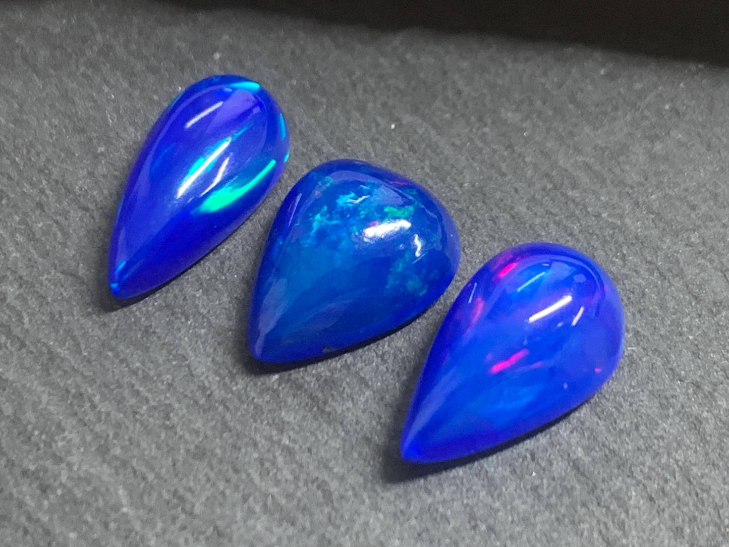 Ethiopian Opal pear 11-13mm long cabochon - Natural Opal smoked to blue color