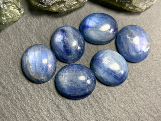 Kyanite oval 12x14mm cabochon - Calibrated cabochons