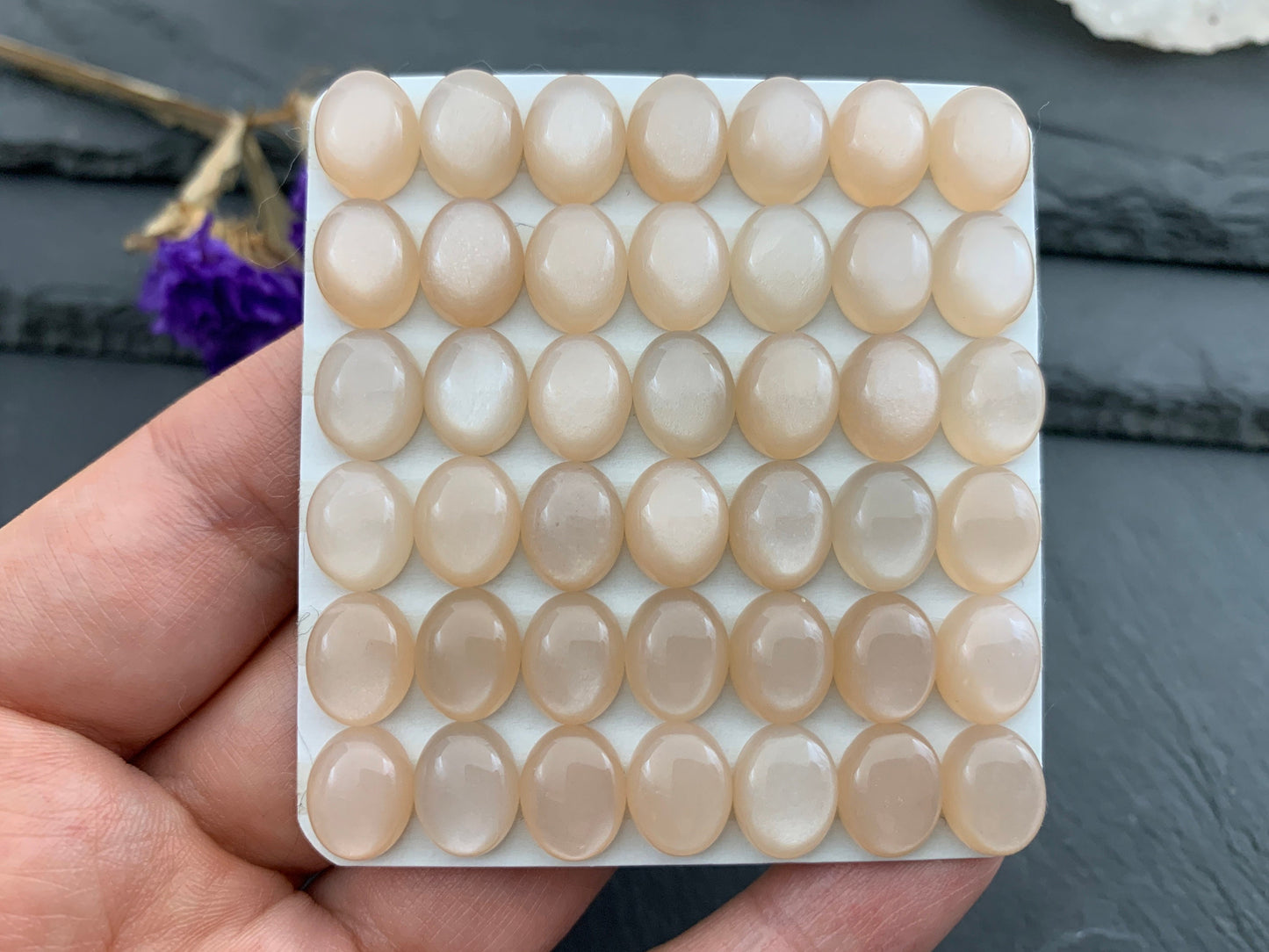 Peach Moonstone oval 8x10mm cabochon - Calibrated cabochons