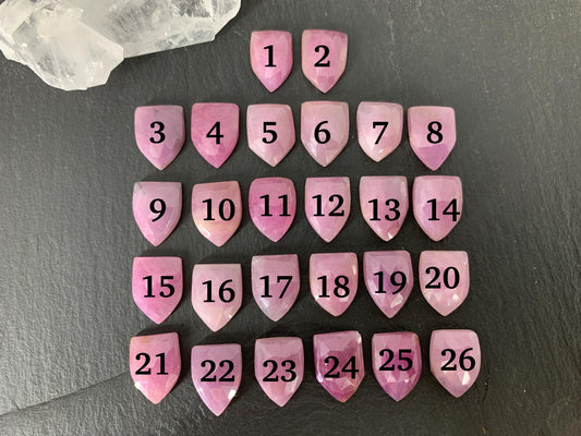 Faceted Pink Sapphire shield 10x14mm cabochon - Light pink