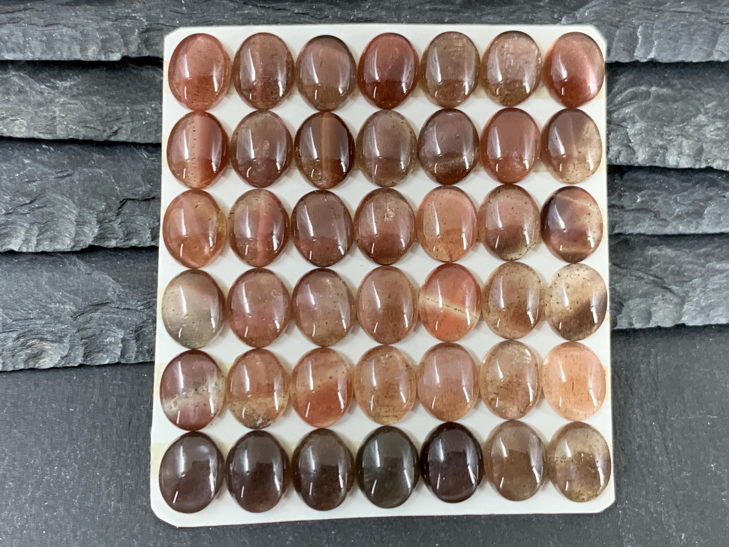 Cat's Eye oval 8x10mm cabochon - Calibrated cabochons