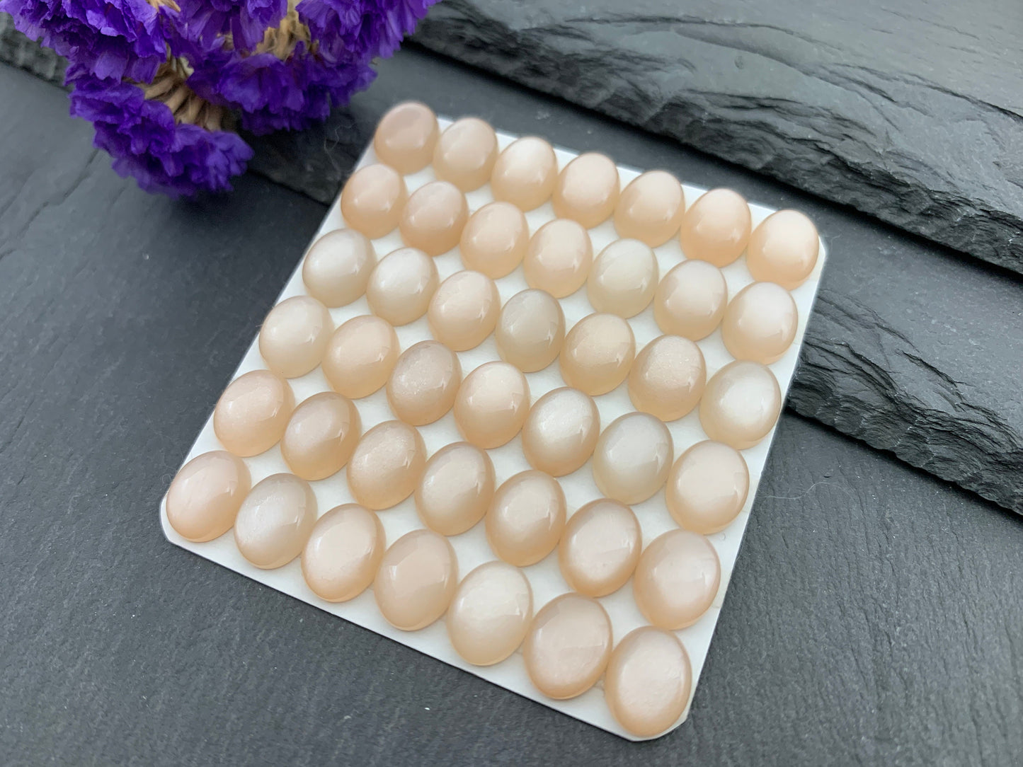 Peach Moonstone oval 8x10mm cabochon - Calibrated cabochons