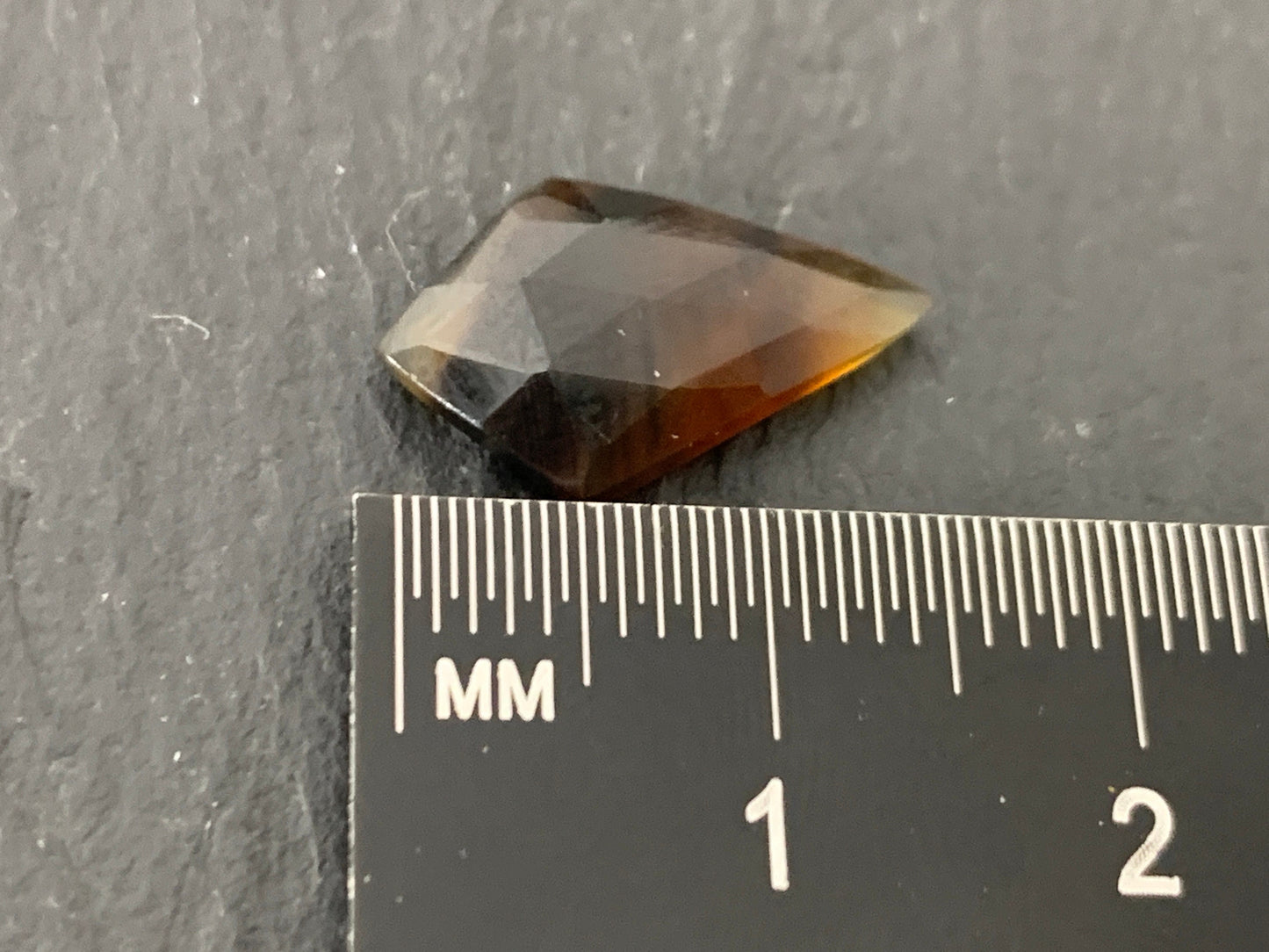 Montana Agate kite 16-17mm long cabochon