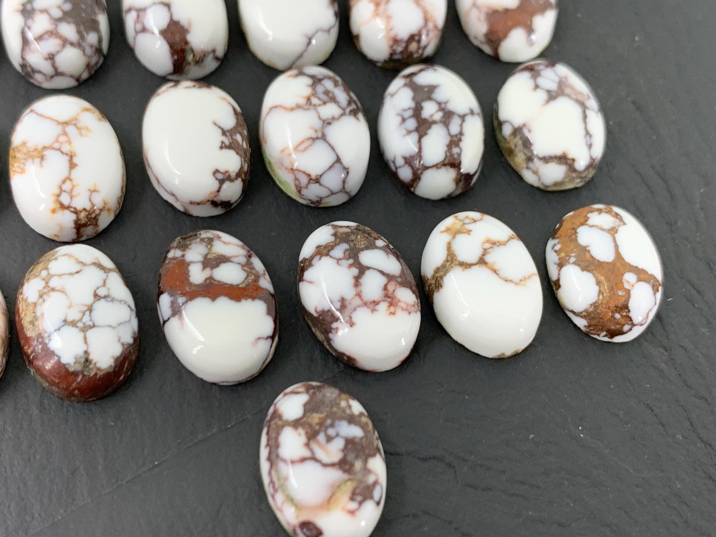Wild Horse Jasper oval 10x14mm cabochon