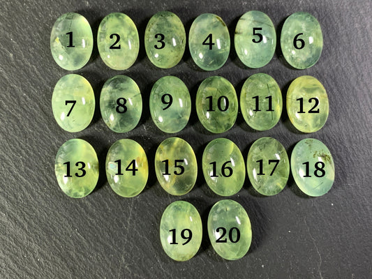 Prehnite oval 13x18mm cabochon - Calibrated cabochons