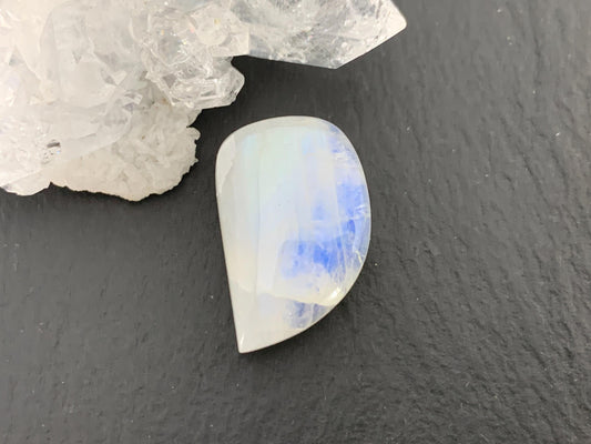 Rainbow Moonstone 21x13x8mm cabochon