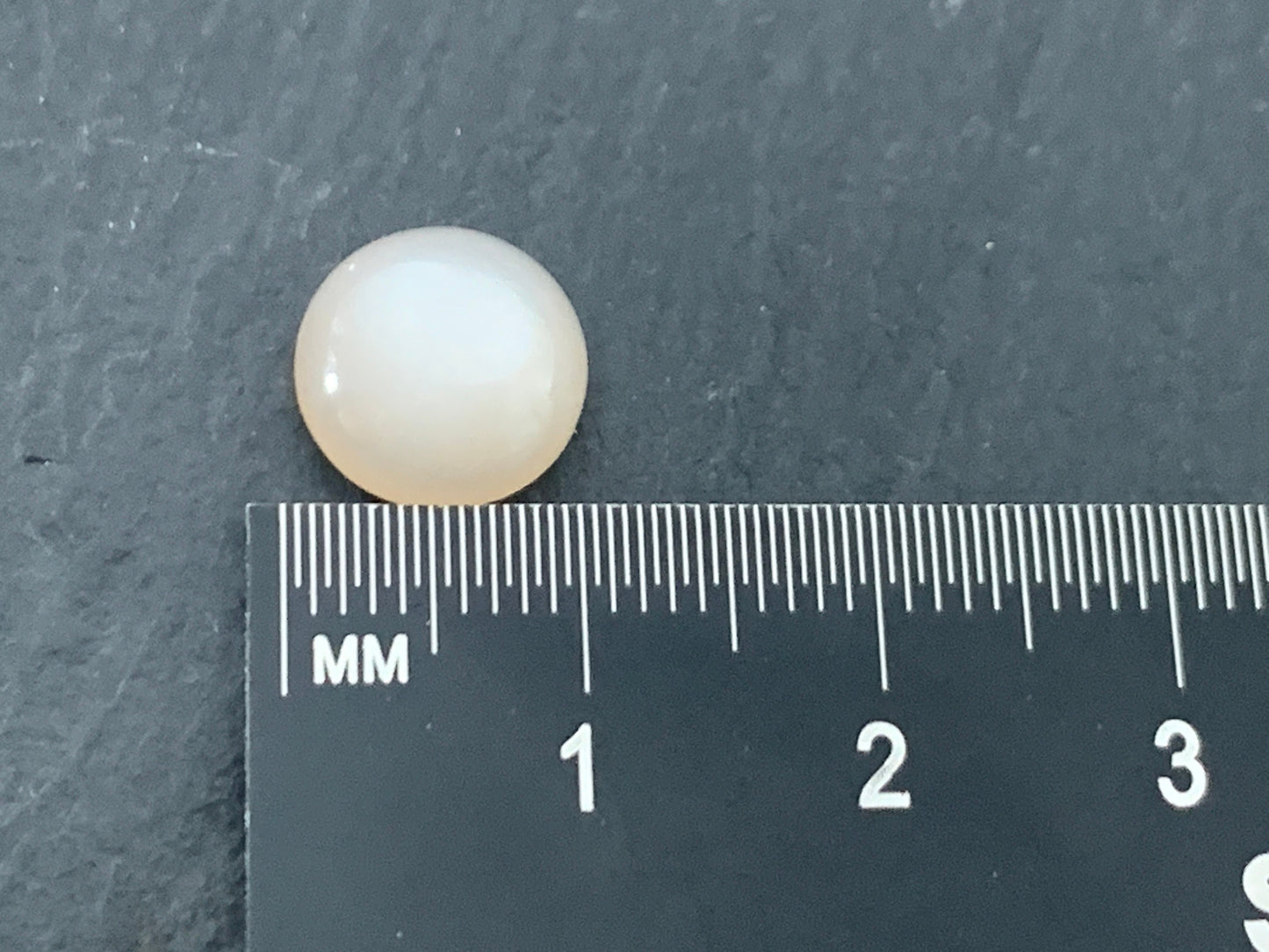 Peach Moonstone round 10mm cabochon - Calibrated cabochons