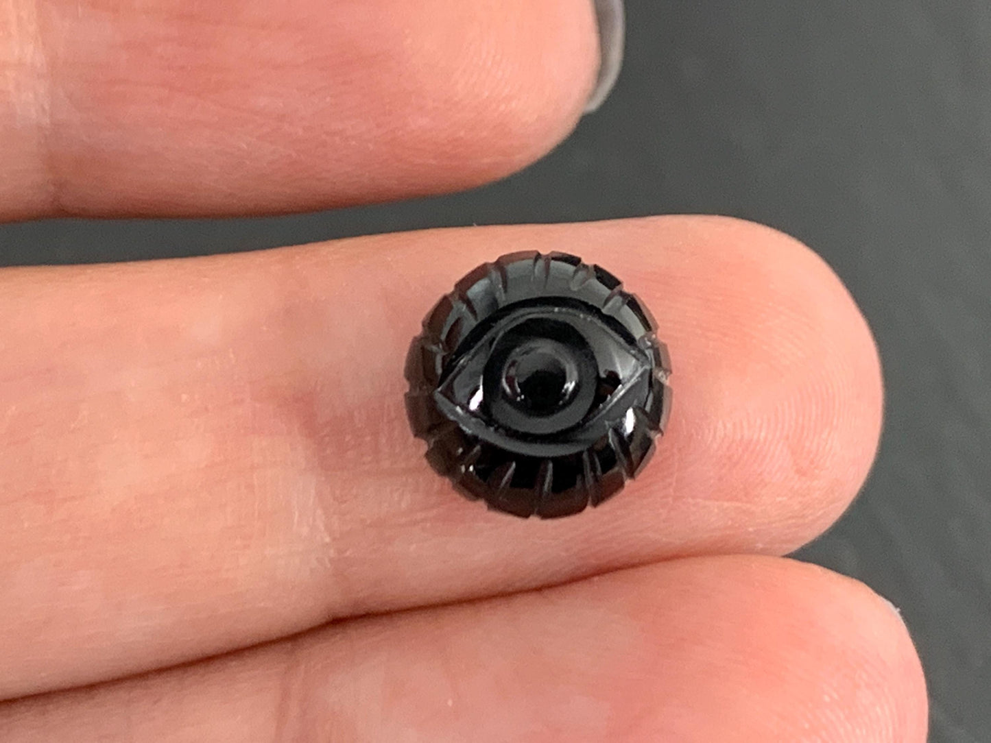 Spinel Carved Eye round 10mm cabochon