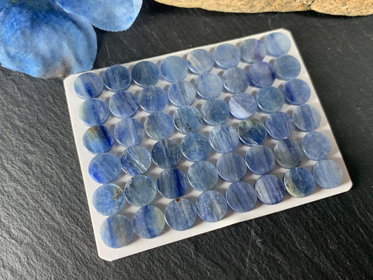 Flat Blue Kyanite round 8mm cabochon - Calibrated cabochons