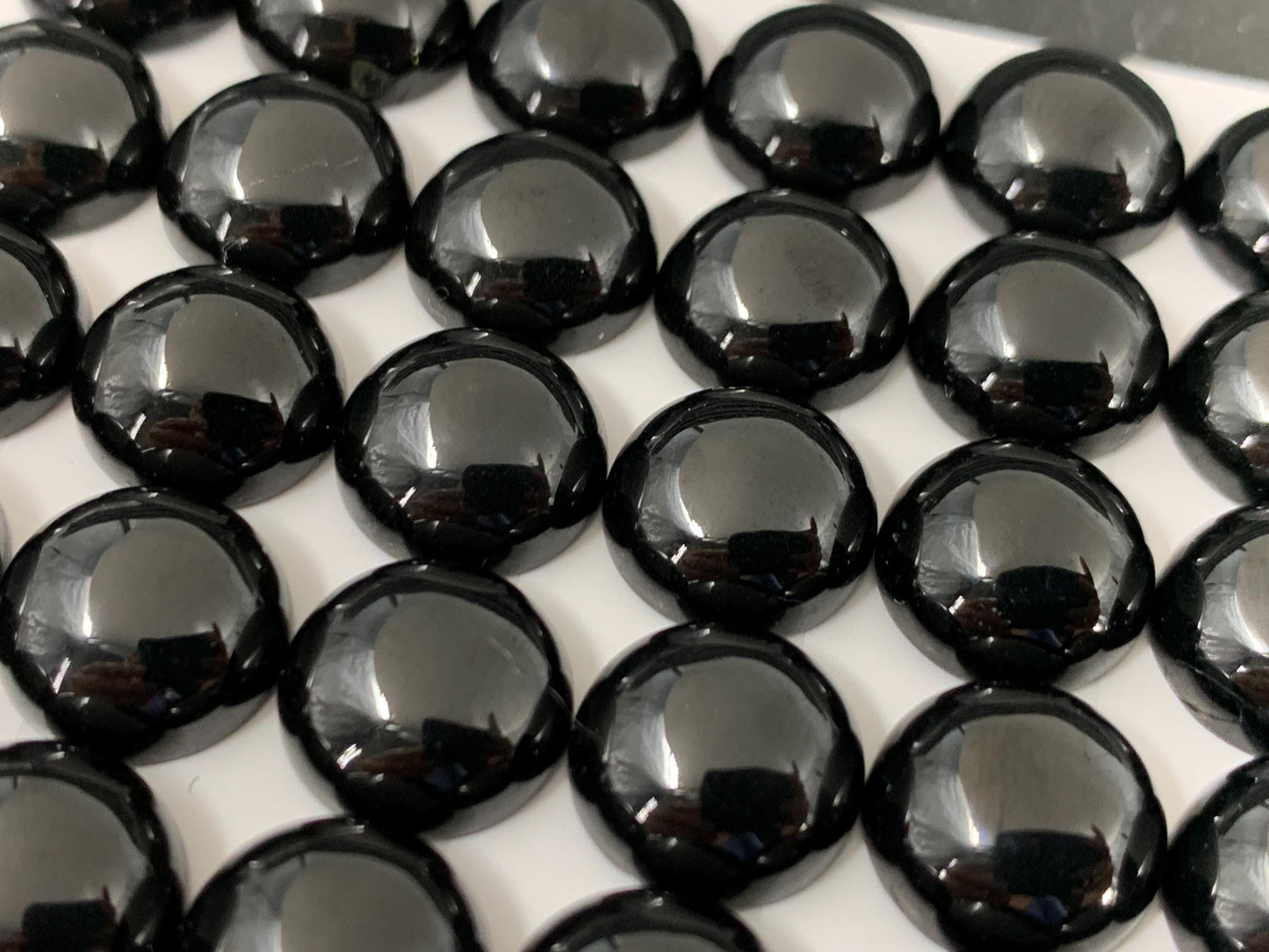 Black Spinel round 12mm cabochon - Calibrated cabochons