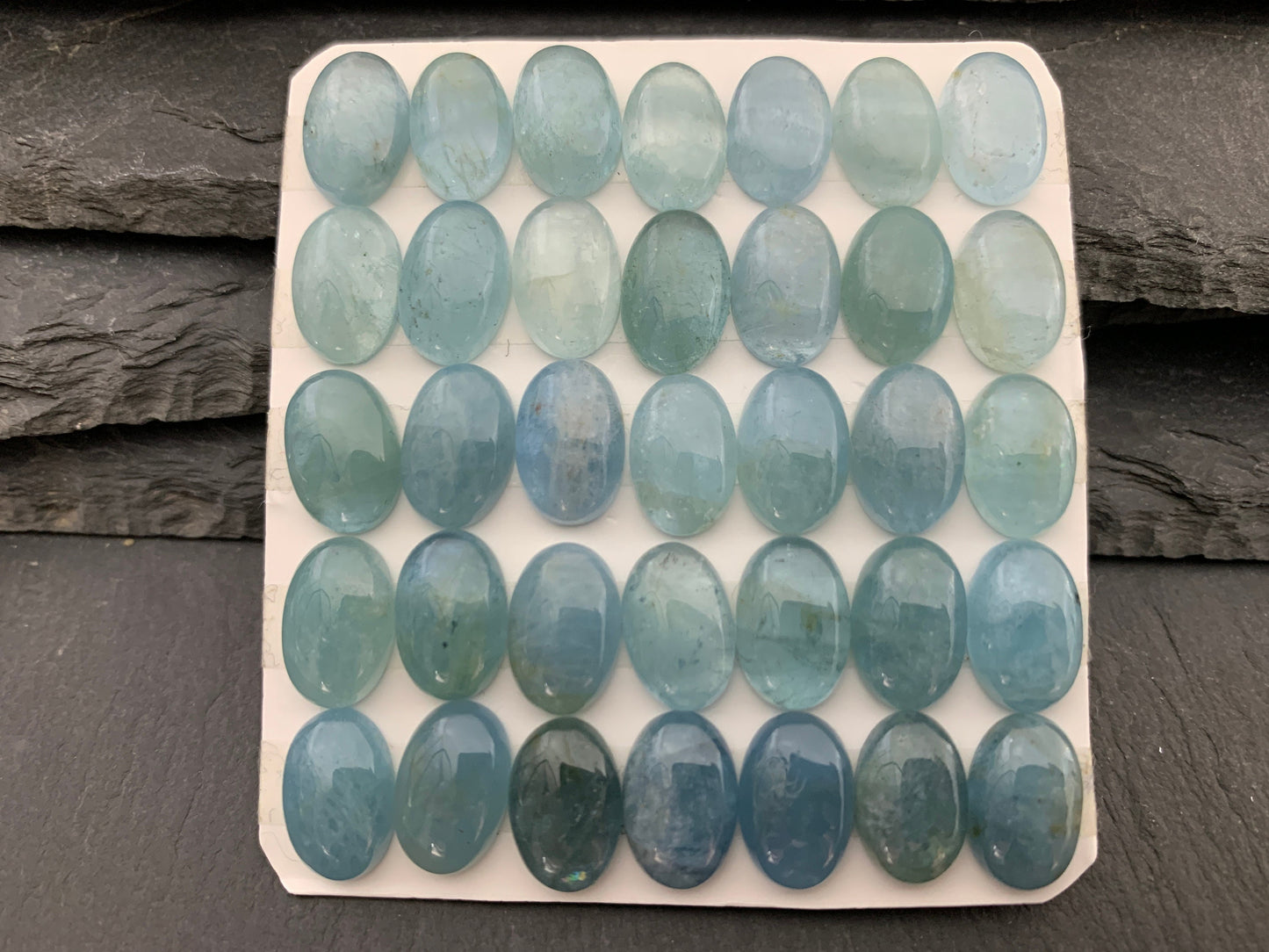 Aquamarine oval 8x12mm cabochon - Calibrated cabochons