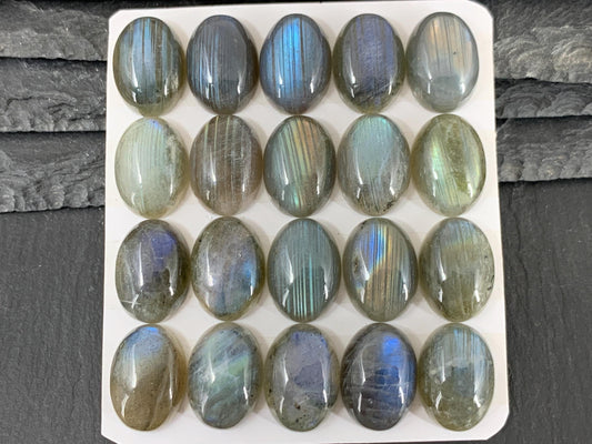 Labradorite oval 13x18mm cabochon - Calibrated cabochons