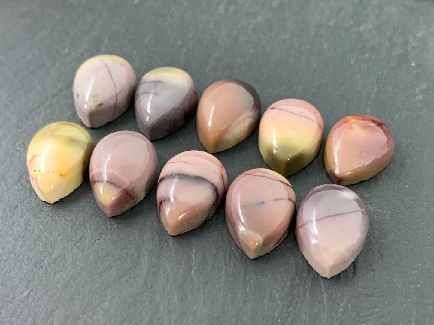 Mookaite Jasper pear 10x14mm cabochon