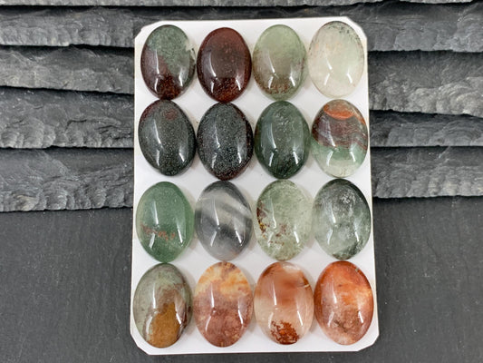 Green Phantom Crystal oval 13x18mm cabochon - Calibrated cabochons
