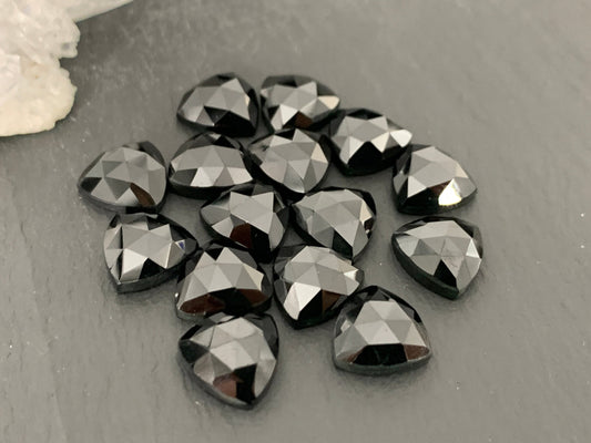 Faceted Black Spinel triangle 10mm cabochon - Calibrated cabochons