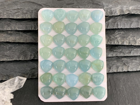 Aquamarine curved triangle 10mm cabochon - Calibrated cabochons