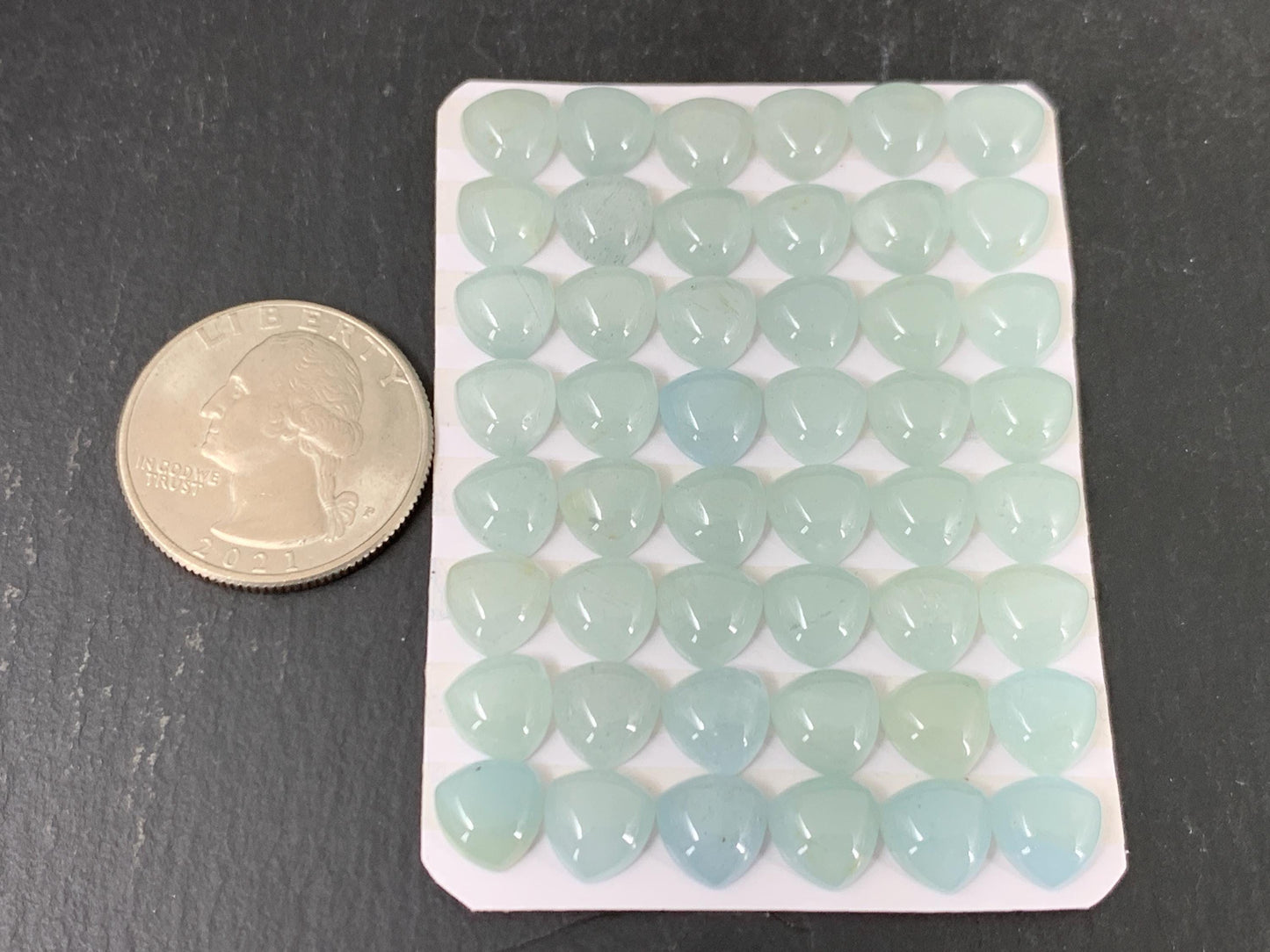 Aquamarine curved triangle 8mm cabochon - Calibrated cabochons