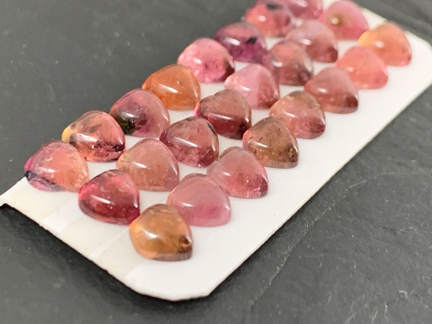 Tourmaline heart 5mm cabochon - Calibrated cabochons