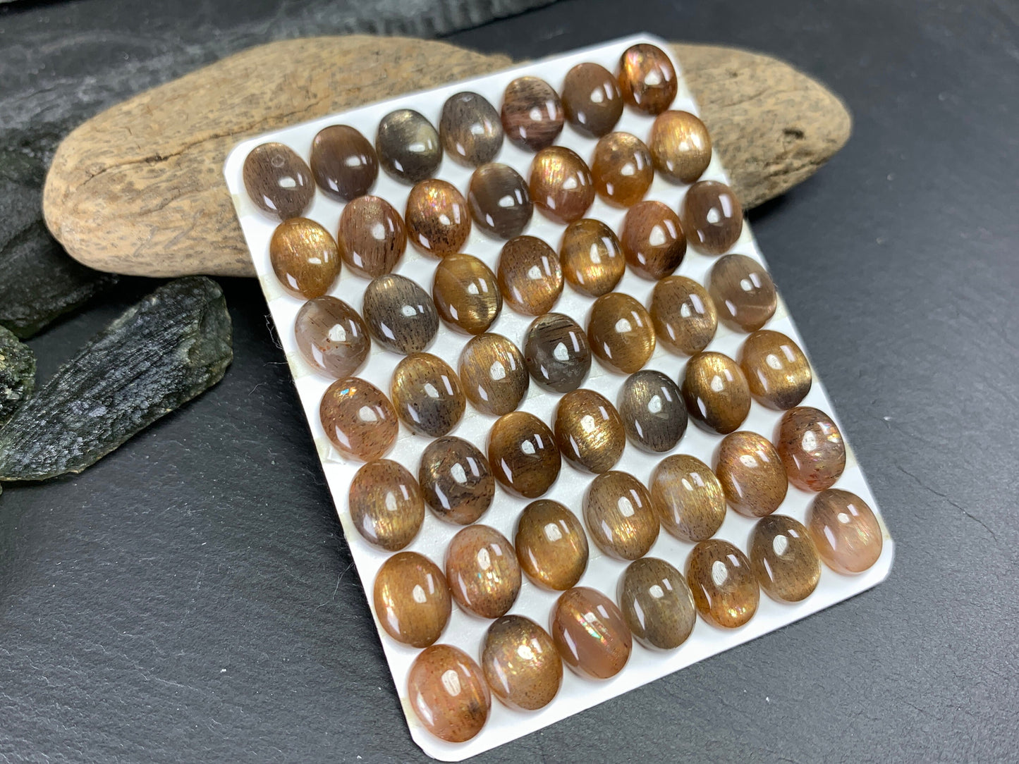 Gold Sunstone oval 8x10mm cabochon - Calibrated cabochons
