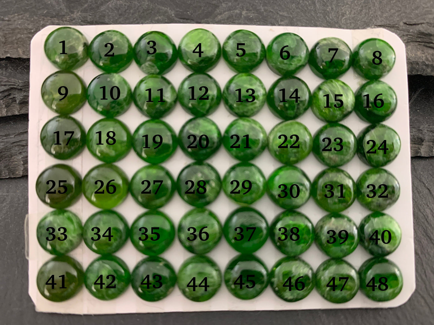 Chrome Diopside round 8mm cabochon - Calibrated cabochons